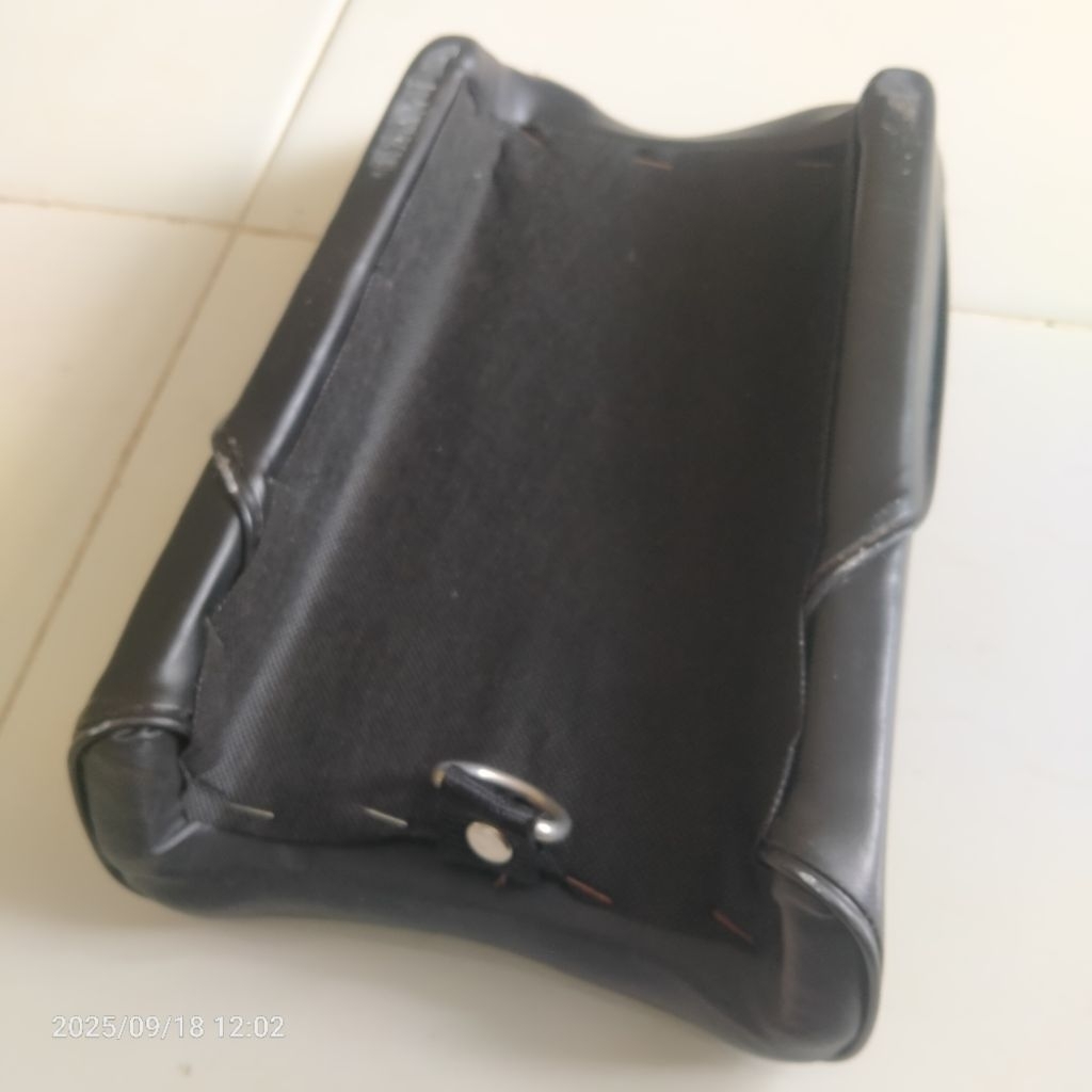 Tempat duduk motor anak