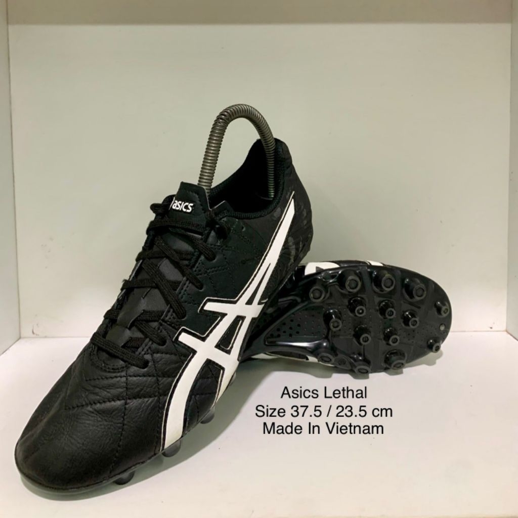 Sepatu Bola Asics Lethal Preloved
