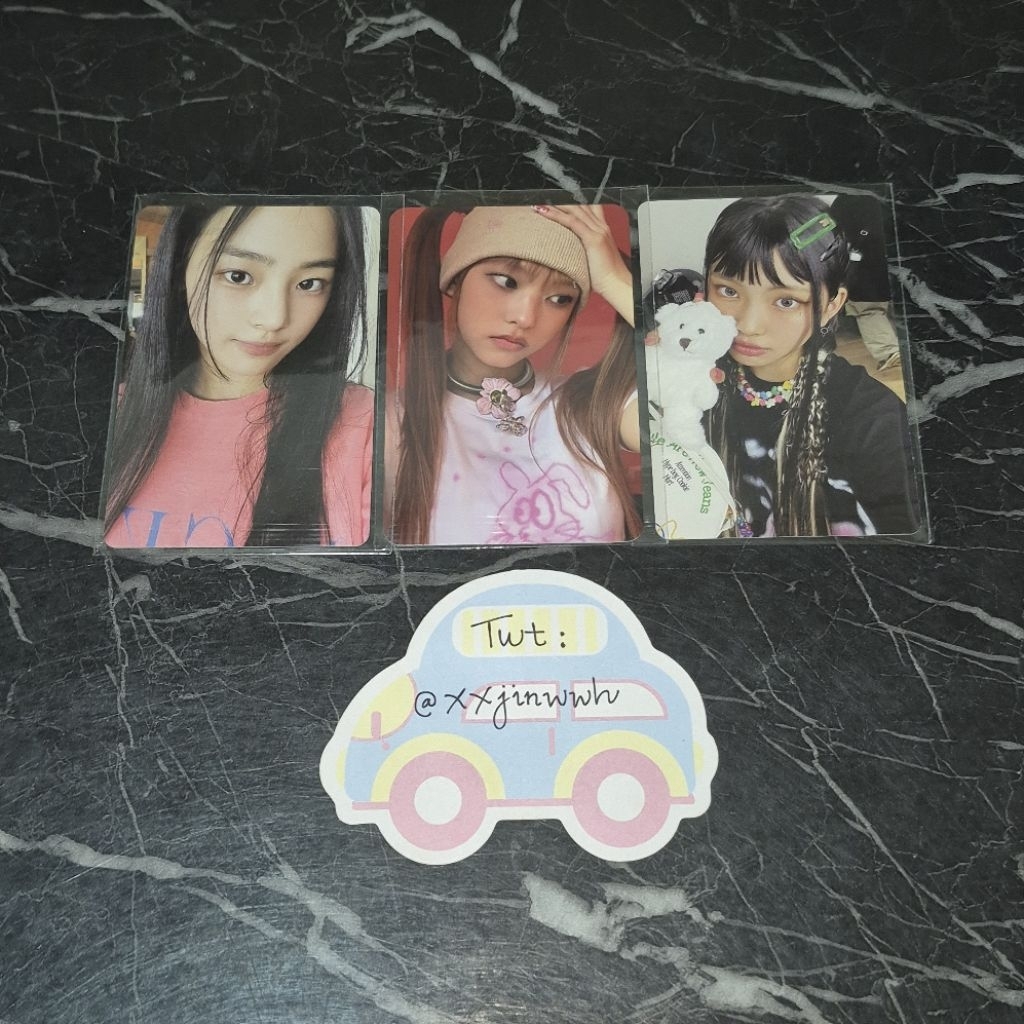 photocard newjeans official minji peace pink hanni anime danielle seragam haerin cimol tanktop hitam