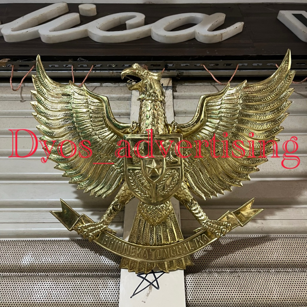 Garuda pancasila kuningan model lubang buaya 60 cm