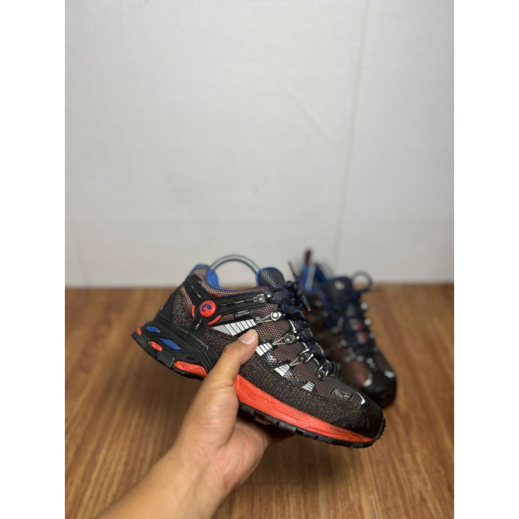 Sepatu gunung second nepa