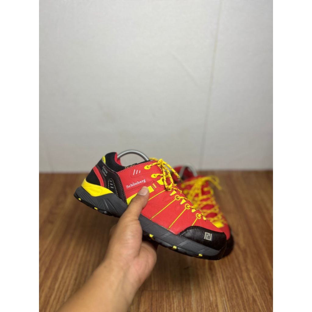 Sepatu gunung second SCHONBERG
