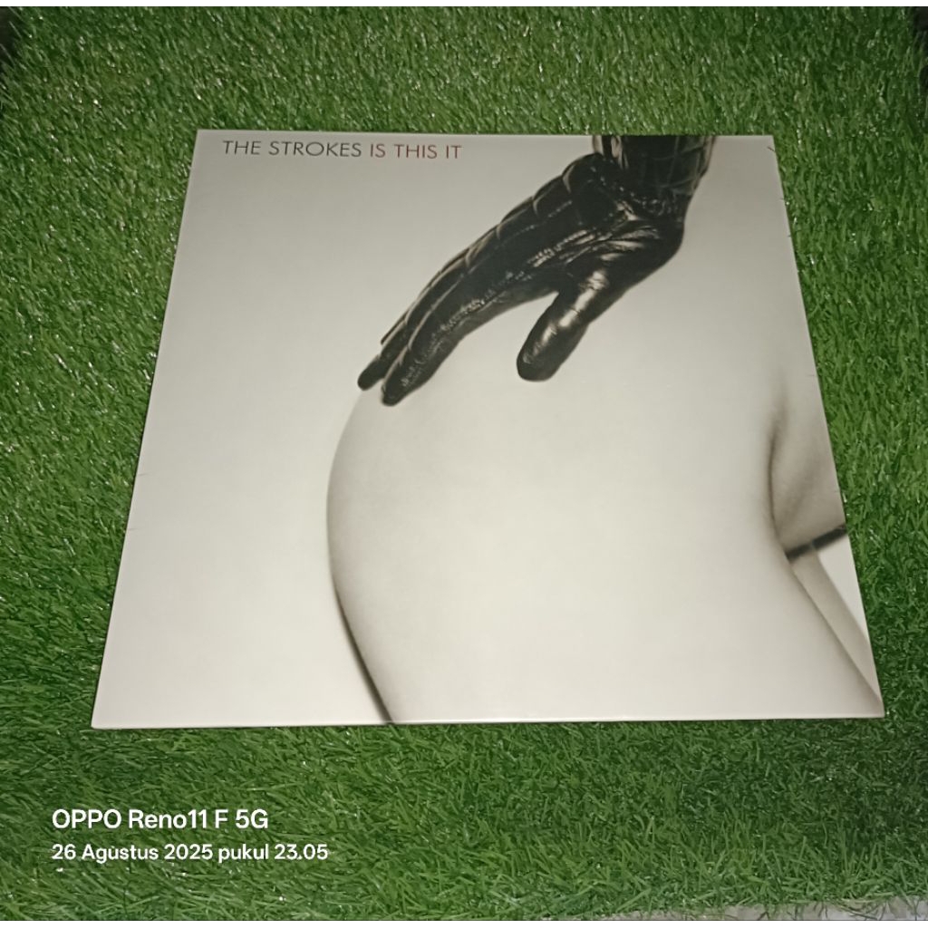 vinyl piringan hitam The Strokes – Is This It