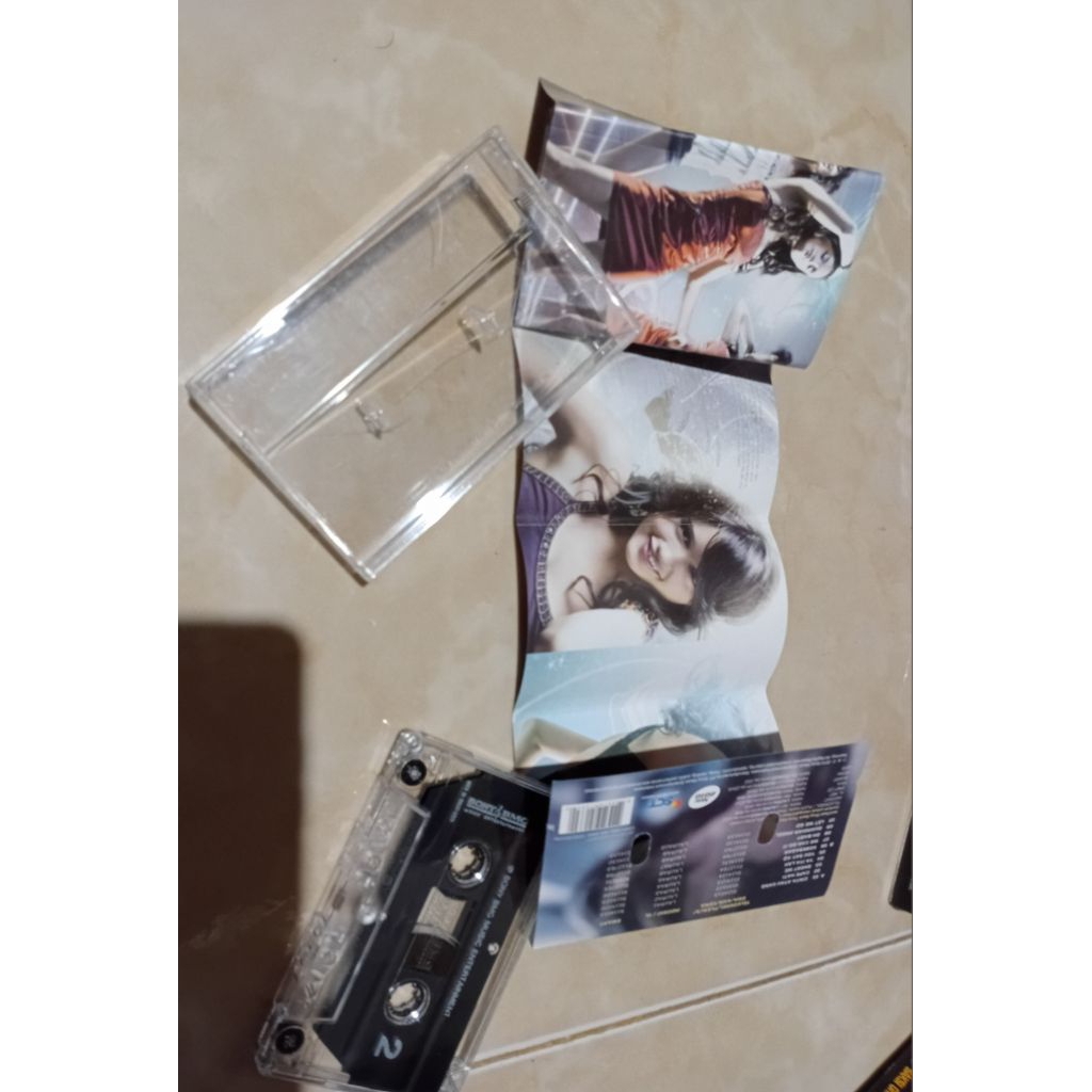 Kaset Original Cinta Laura