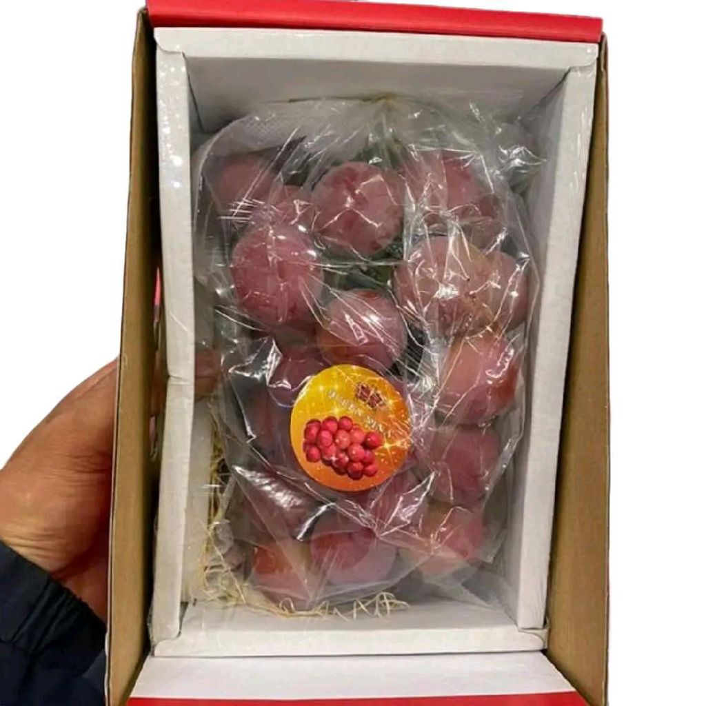 Buah anggur Ninaqueen anggur merah manis wangi segar 500 gram