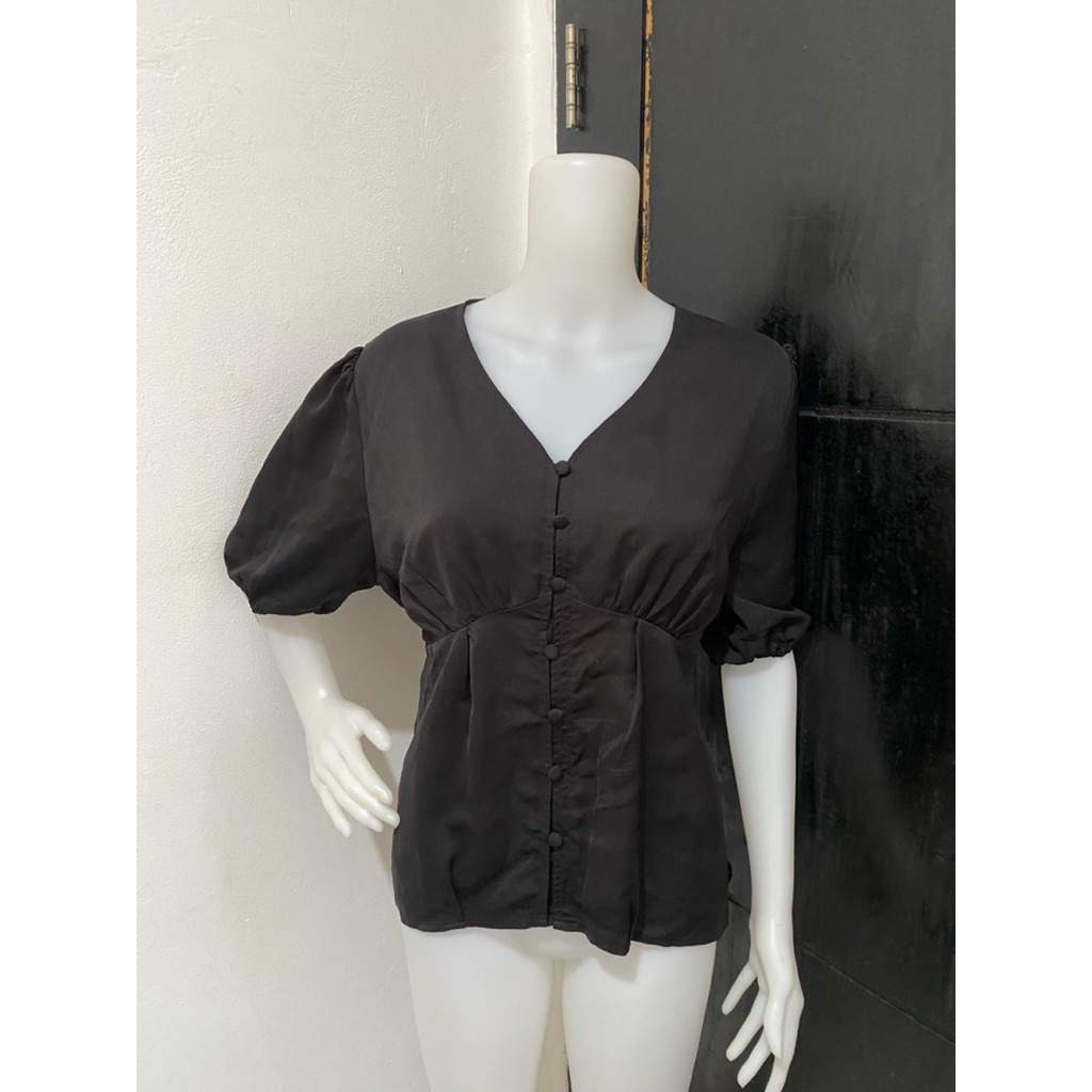 Atasan blouse hitam polos lengan balon pendek wanita