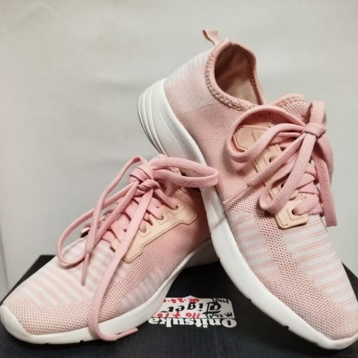 Preloved Sepatu Lari / Sepatu olahraga second branded bagus