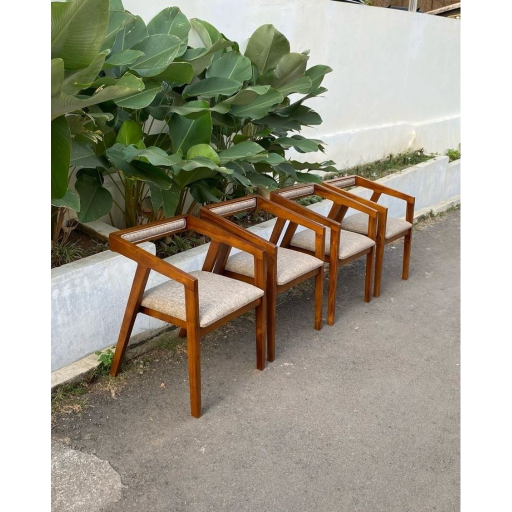 Kursi Kayu Jati Minimalis Jok Busa Kain – Kursi Cafe Restoran Vintage