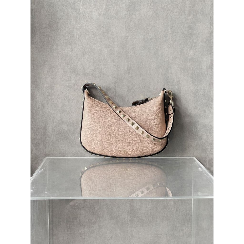 VALENTINO Rockstud Mini Hobo Bag Poudre (20 x 12cm)