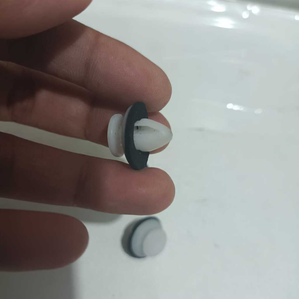 Klip Kancing Body Moulding Spoiler Mobil Toyota Original