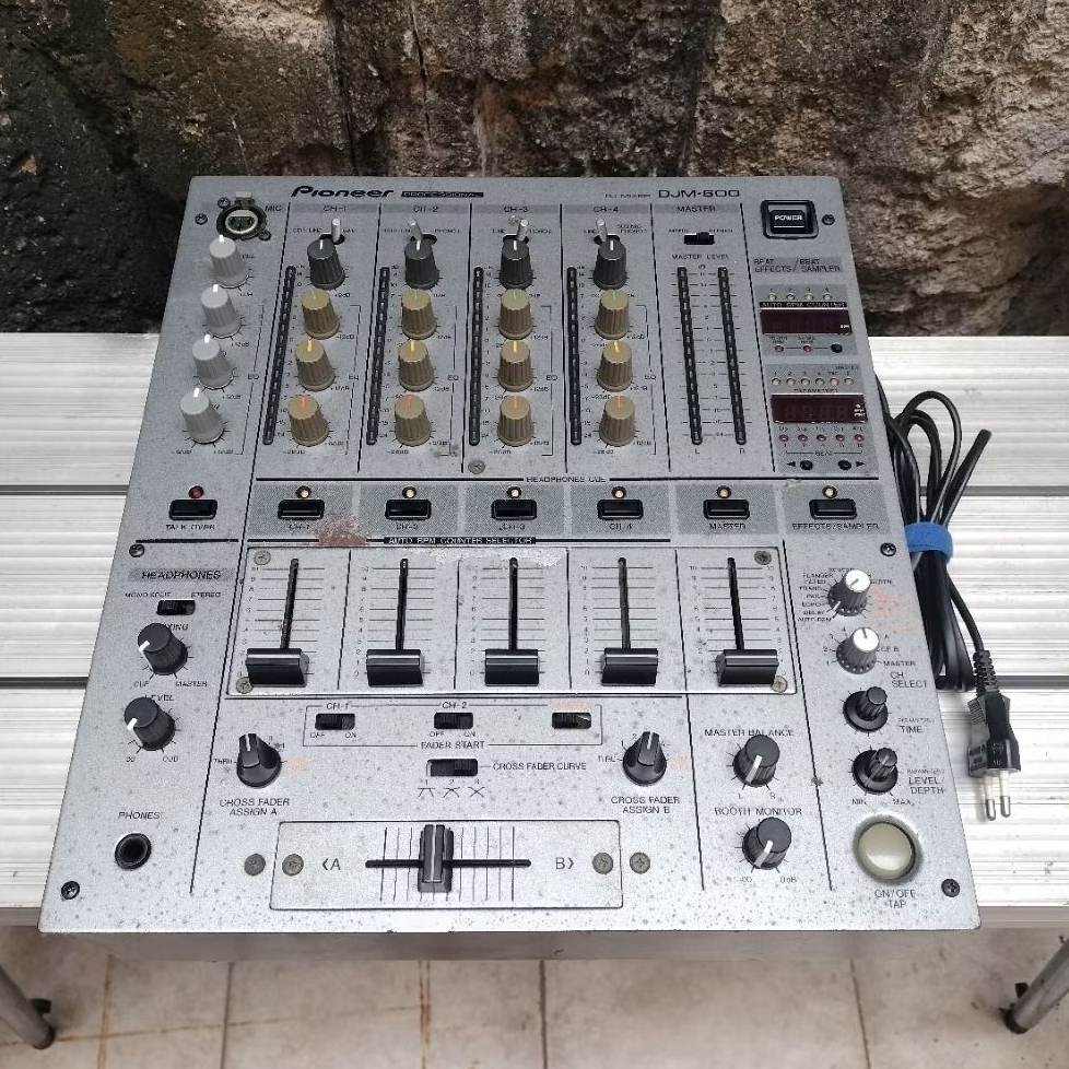 DJ Mixer Audio Pioneer DJM-600 4 Channel