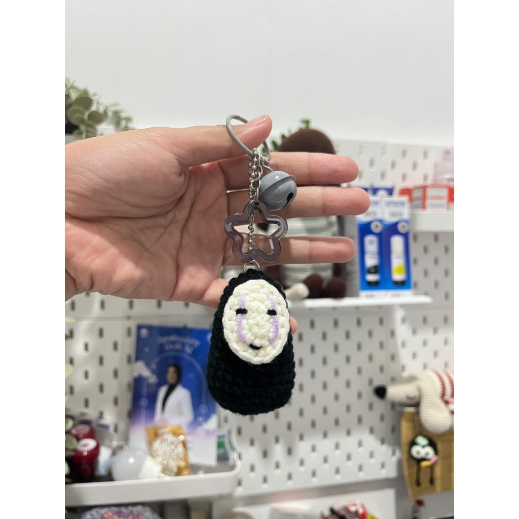 kaonashi keychain amigurumi
