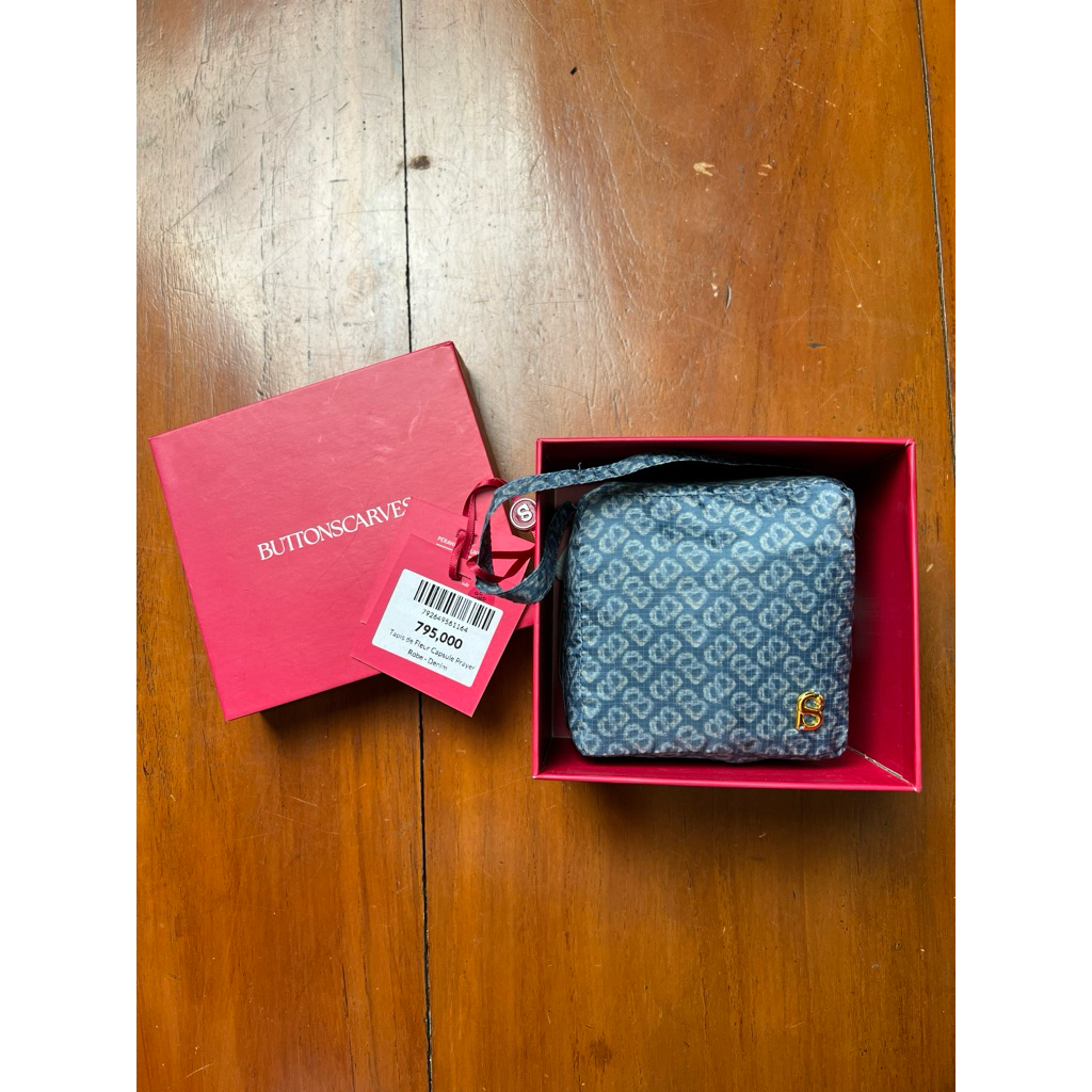 Capsule prayer robe Buttonscarves