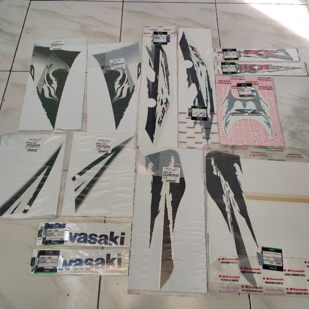 sticker stiker stripping fairing full set ninja 150 rr new SE putih 2012 original kawasaki (kurang t