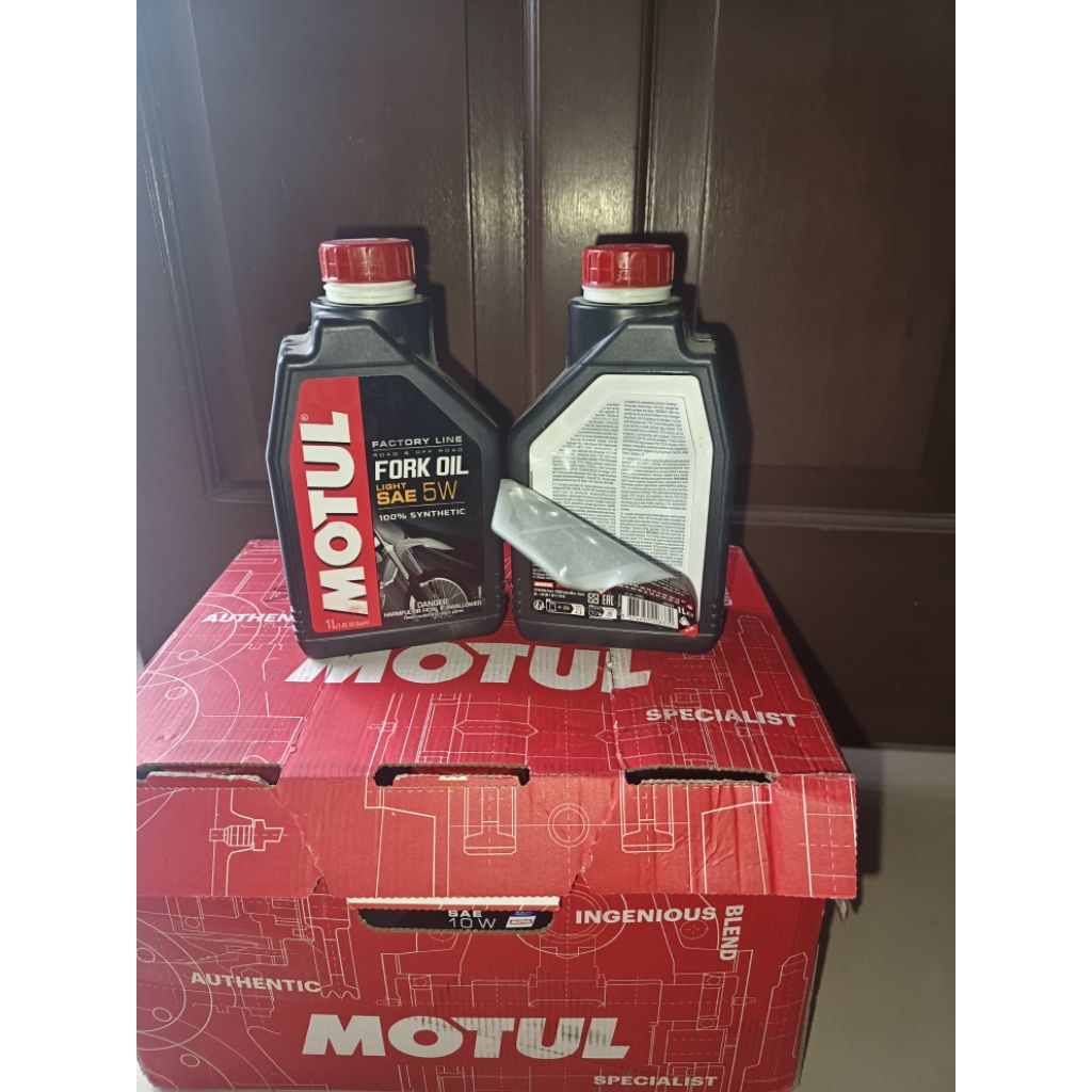OLI SHOCK MOTUL LIGHT SAE 5W 1L OLI AS SHOCK SOK DEPAN MOTOR  MOTUL SAE 5W LIGHT OLI SYNTHETIC 1000M