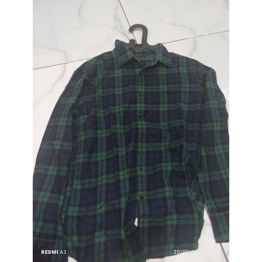 Kemeja Uniqlo Flanel Kotak Kotak Hijau Navy Lengan Panjang