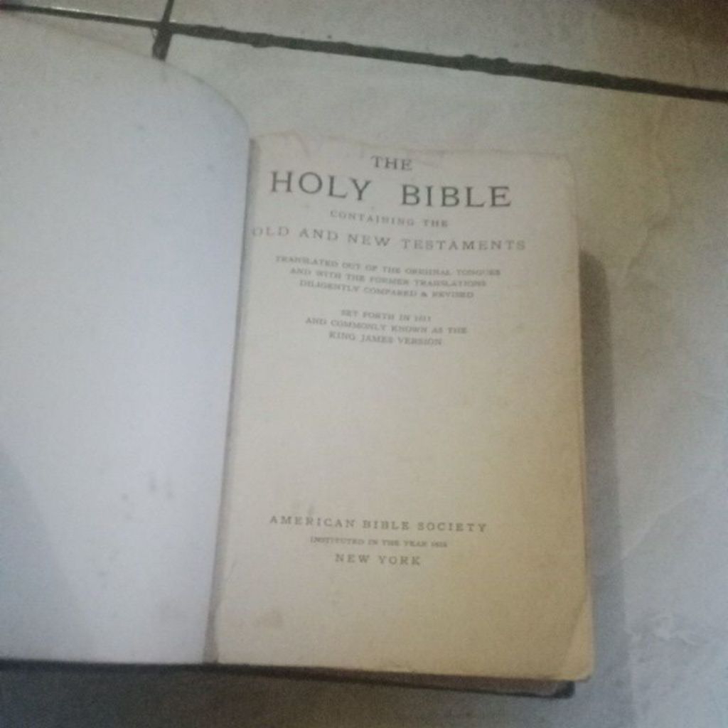 buku Holy Bible