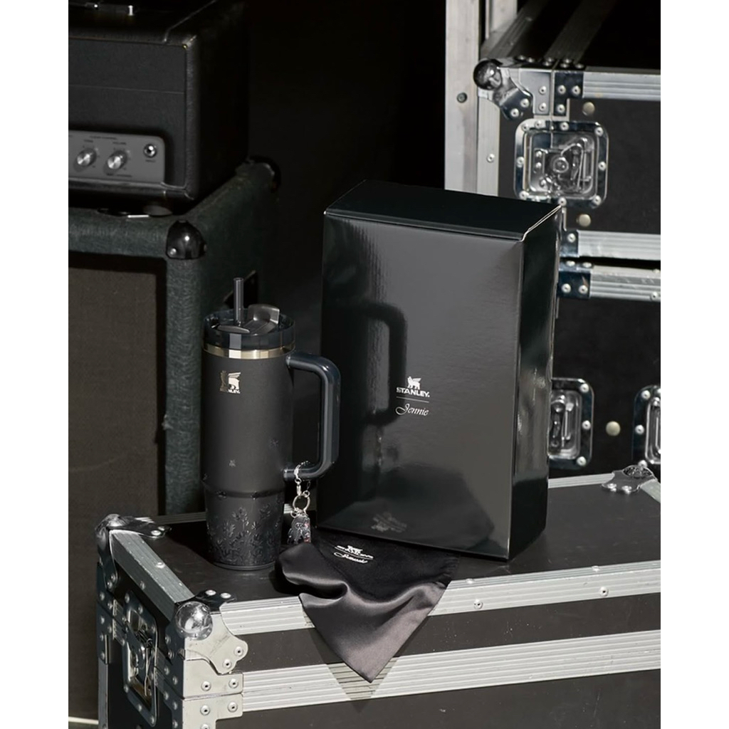 Jennie x Stanley Quencher (besar) PO Kuriya - Engraved