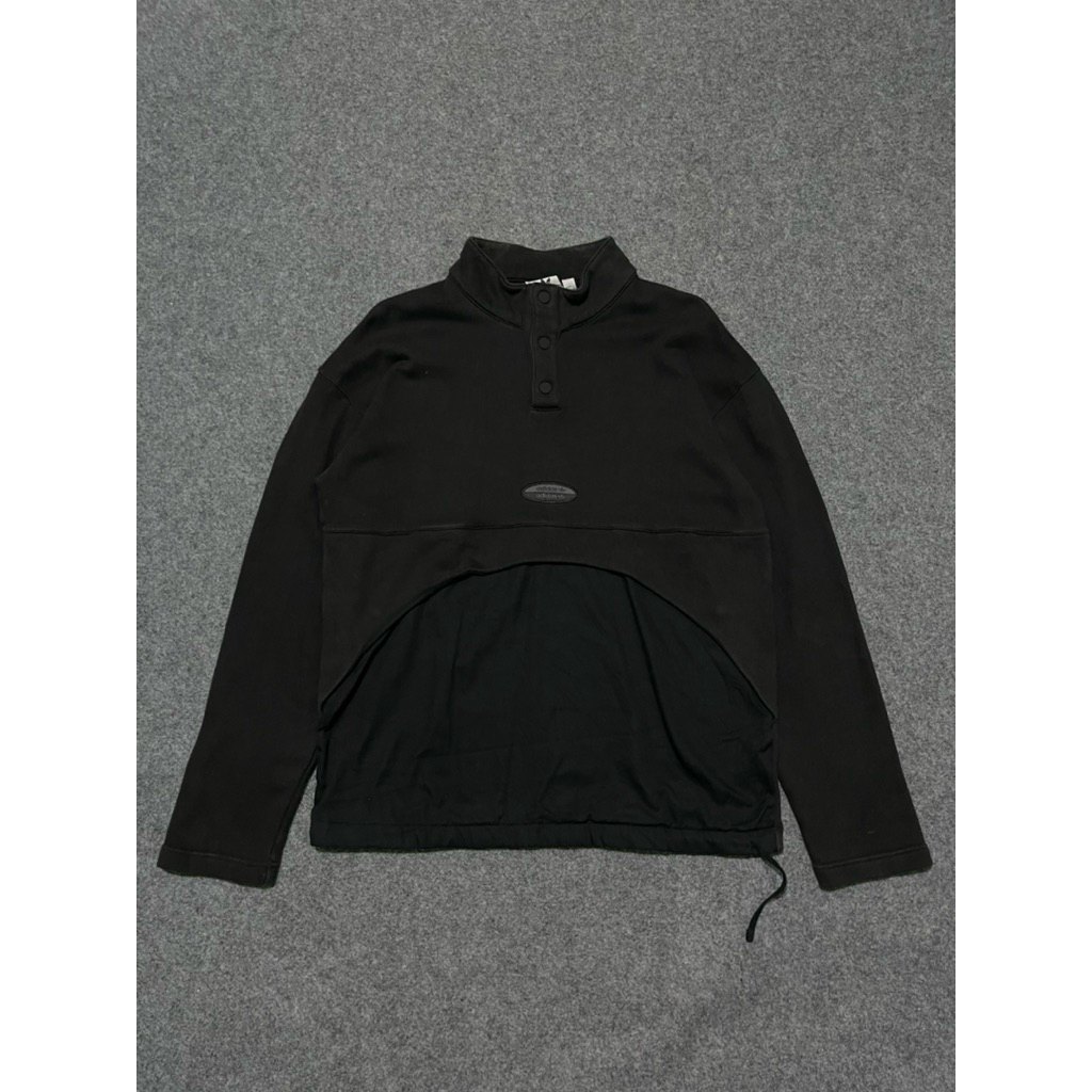 Crewneck coach Adidas logo center