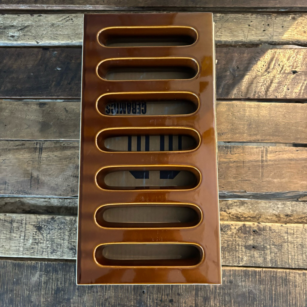 Roster / Keramik Trisensa / Keramik Lubang Angin Motif Minimalis 20x40 cm RO 73 E