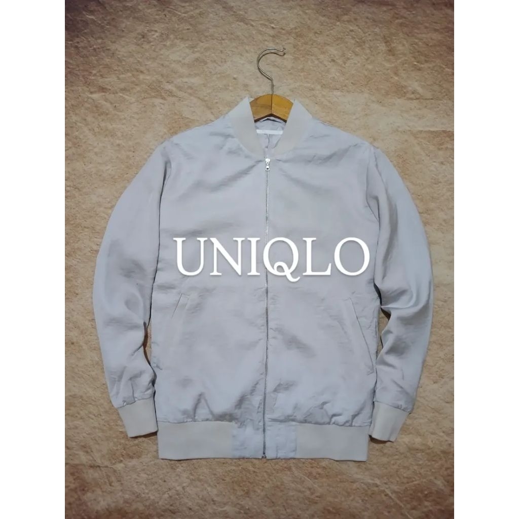 Jaket casual bomber UNIQLO keren second/bekas/preloved