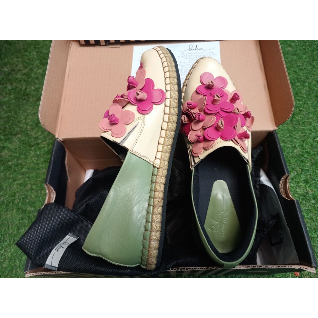 Sepatu Serlium Flor Slipon Putih Tulang - Matcha Ukuran 38