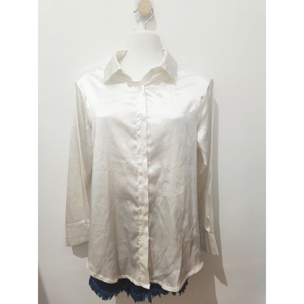 Preloved Kemeja Wanita Cream