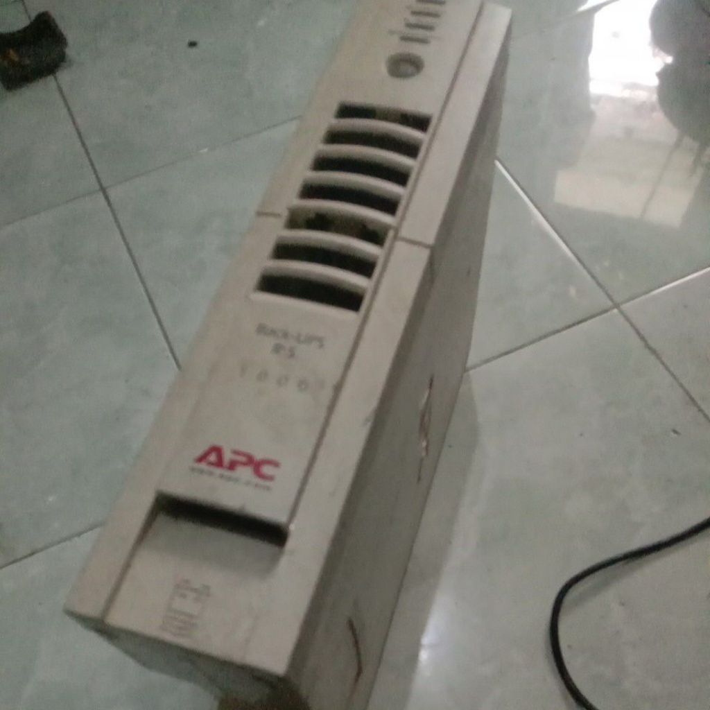 BACK-UPS MEREK APC 1000VA 600WAT SCOND NORMAL