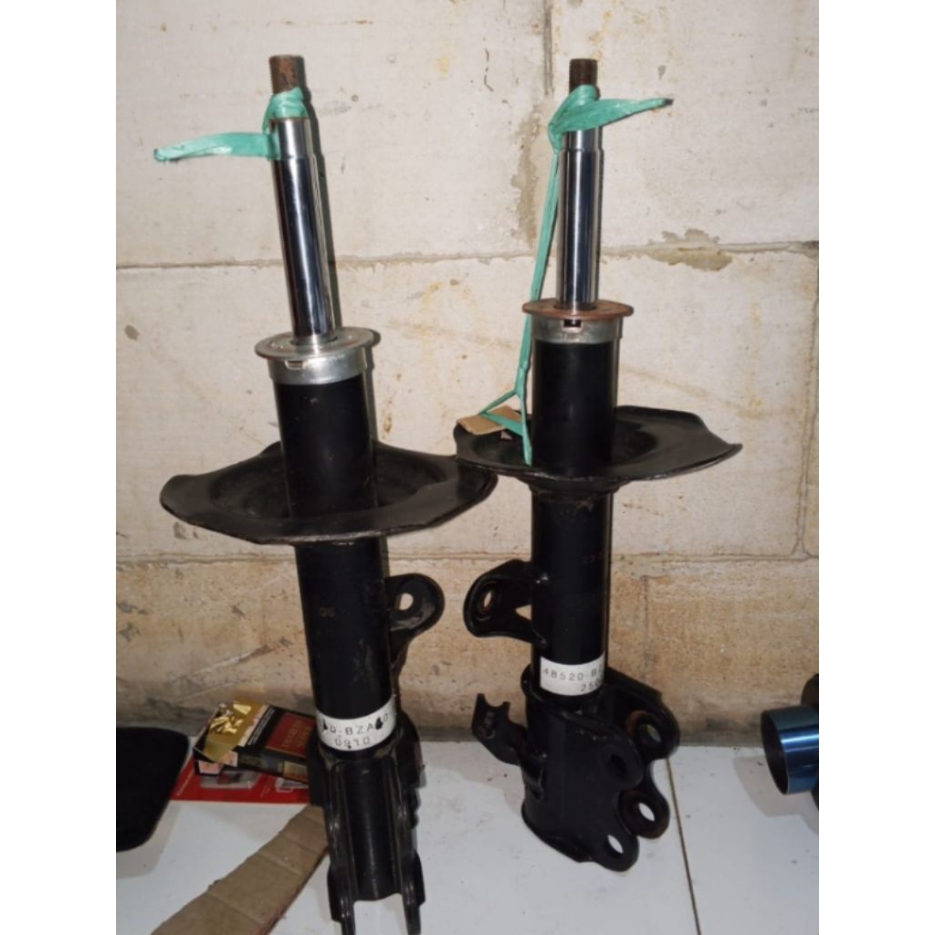 shock breaker avanza Xenia original showa 2012 up