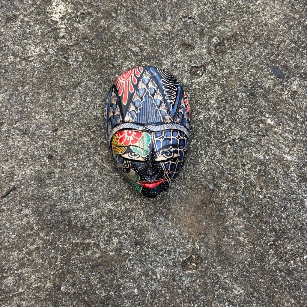 Topeng S Topeng Batik Kayu Topeng Panji Topeng Merak Oleh oleh khas Yogyakarta