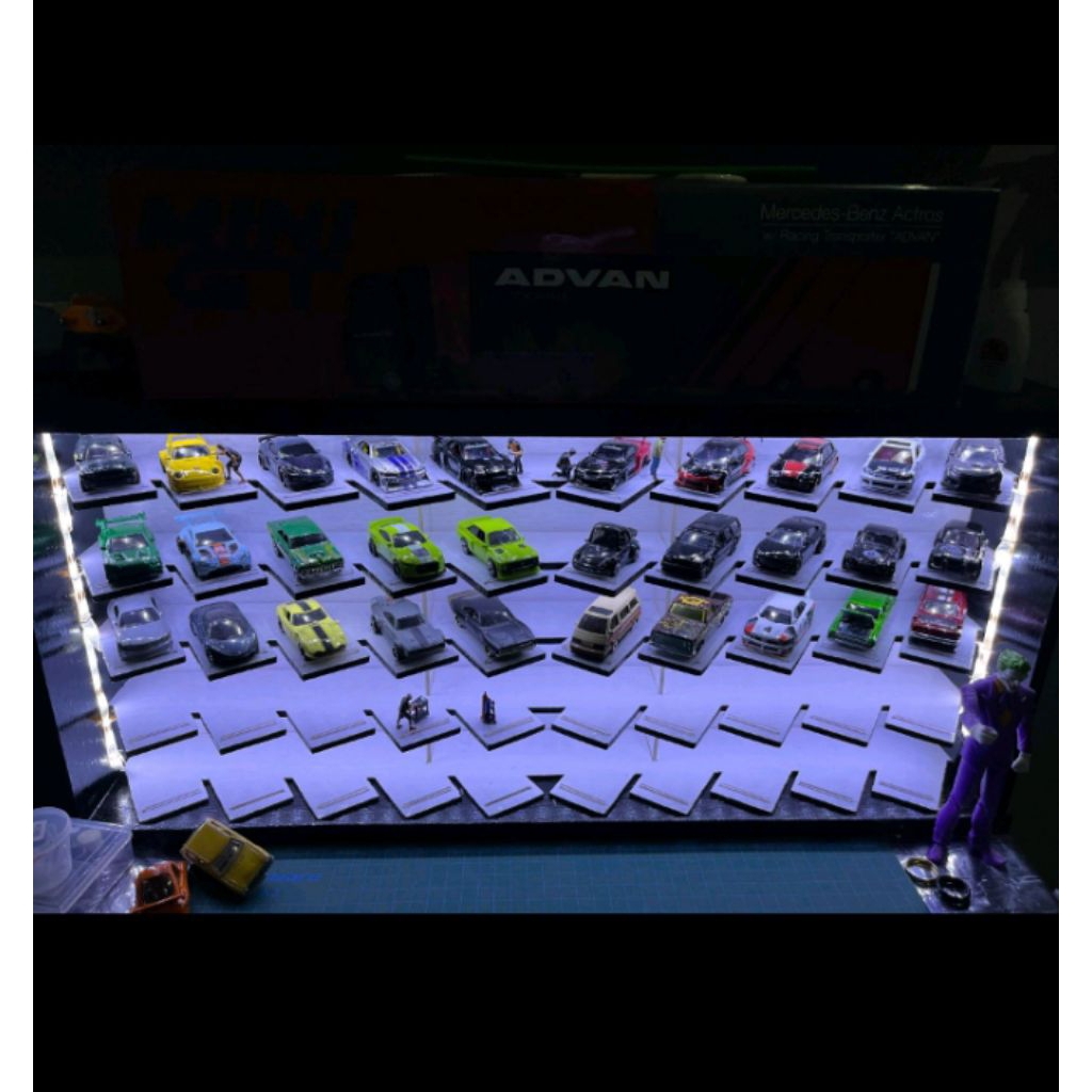 rak display hotwheels serong isi 50slot batle+LED full putih+penutup akrilik