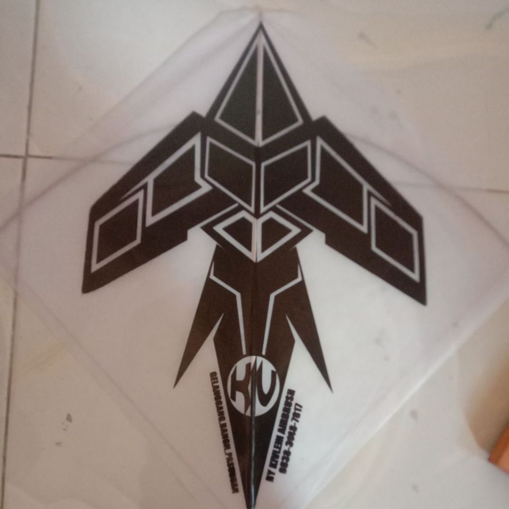 kertas minyak layangan warna hitam