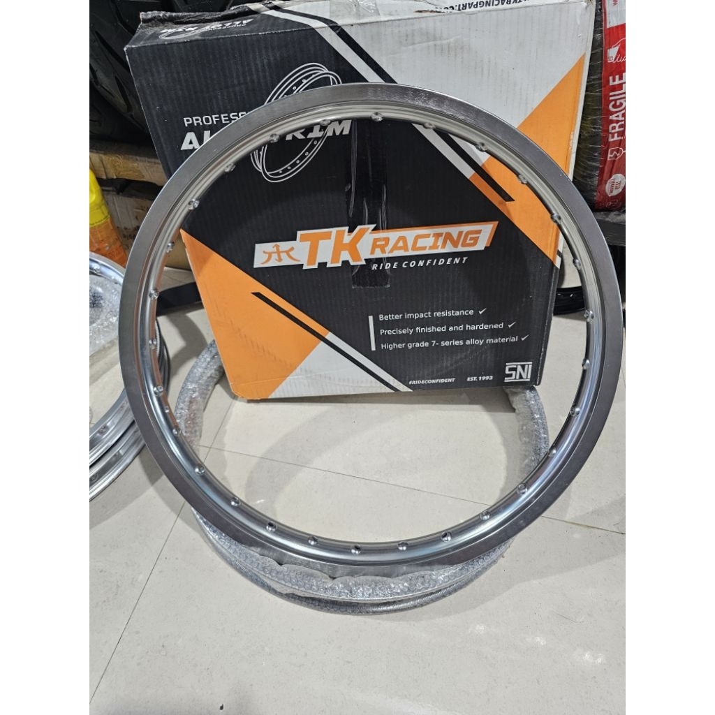 VELG PELEK TK JAPAN 160 X 19 HOLE 28 160-19 NEW OLD STOM