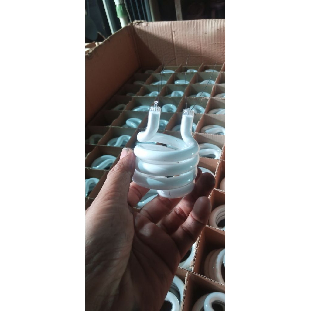 kaca lampu lhe triband 22 watt 3,5t ulir