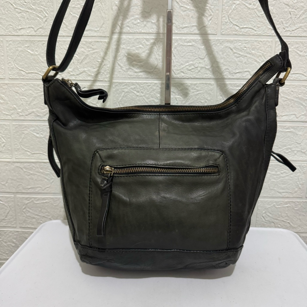 tas sling bag kulit asli. tas selempang colorado. tas hijau army