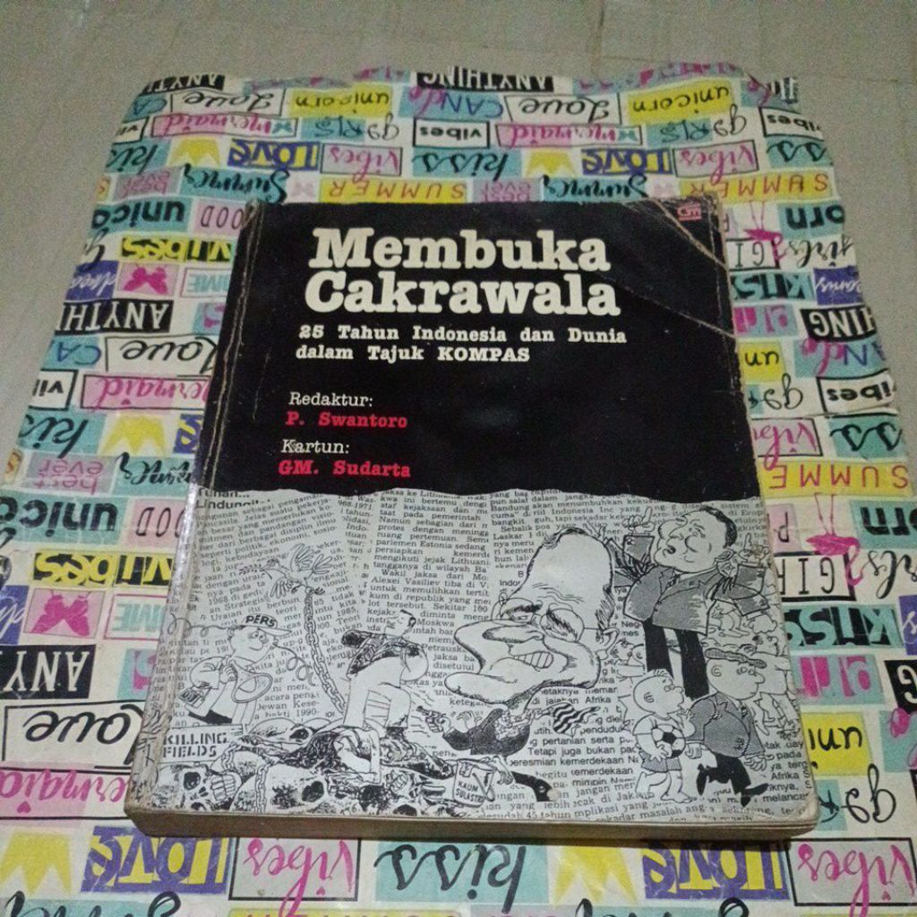 Buku Lawas - Membuka Cakrawala, 25 Tahun Indonesia dan Dunia dalam Tajuk Kompas