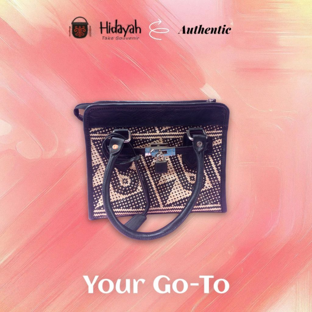 Tas jiniing wanita kombinasi kulit domba dan rotan (Kalimantan Tengah)