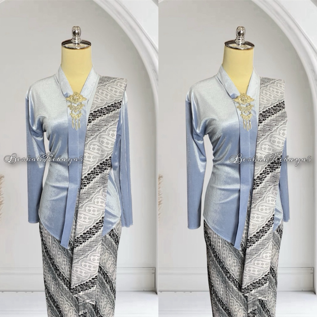 Setelan Kebaya Encim Bludru Warna Baby Blue / Kebaya + Selendang + Jarik Wiru Plisket Motif Sogan Pu