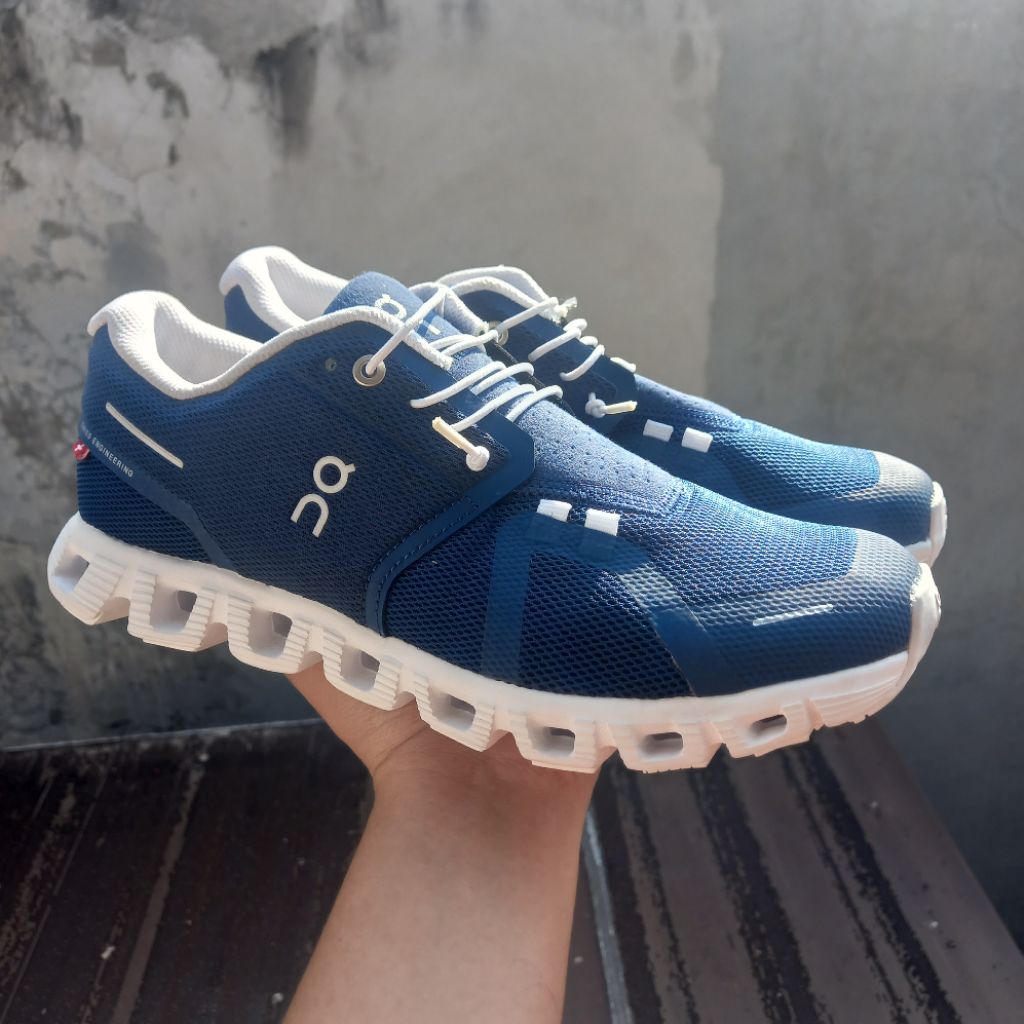 Sepatu Running On Cloud Cloud