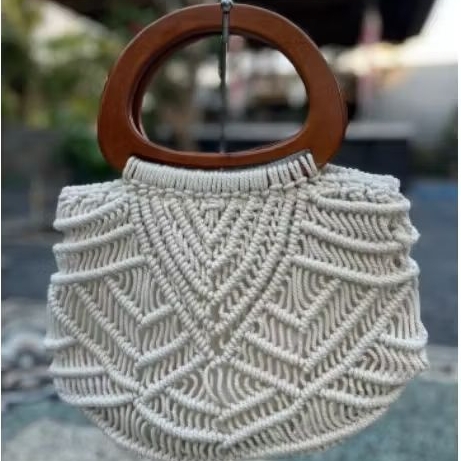 Tas Rajut Wanita Putih Khas Bali Kombinasi Gagangan Kayu