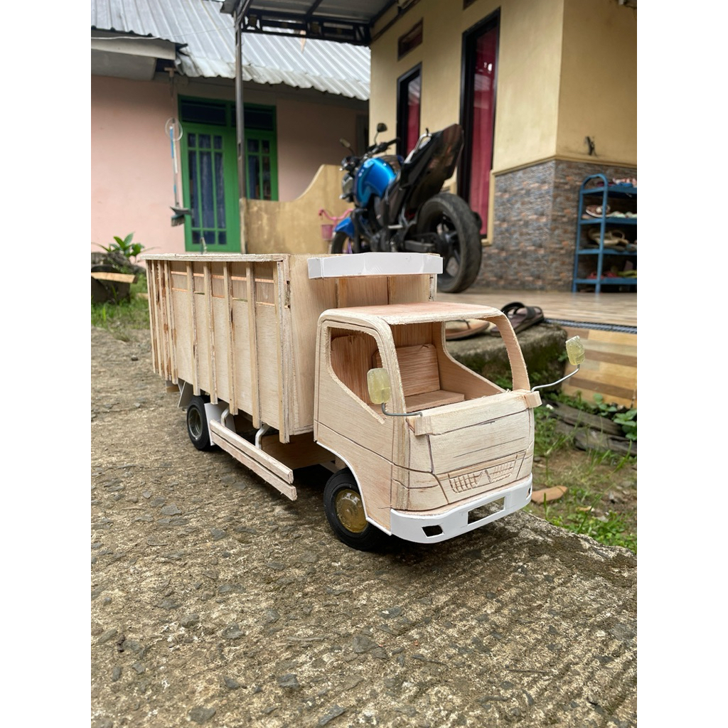 Miniatur Truk Canter herex skala 14/ miniatur truk