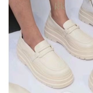 Sepatu Wanita Slip On Cream -- KHK  size 37