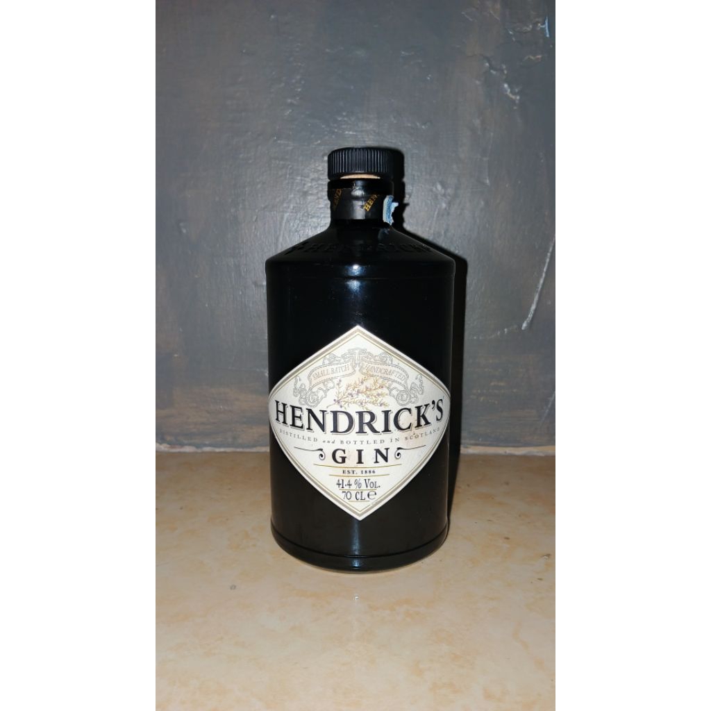 Botol bekas minuman Hendrick's GIN 700ml untuk hiasan kamar , dinding , meja ruang tamu DLL