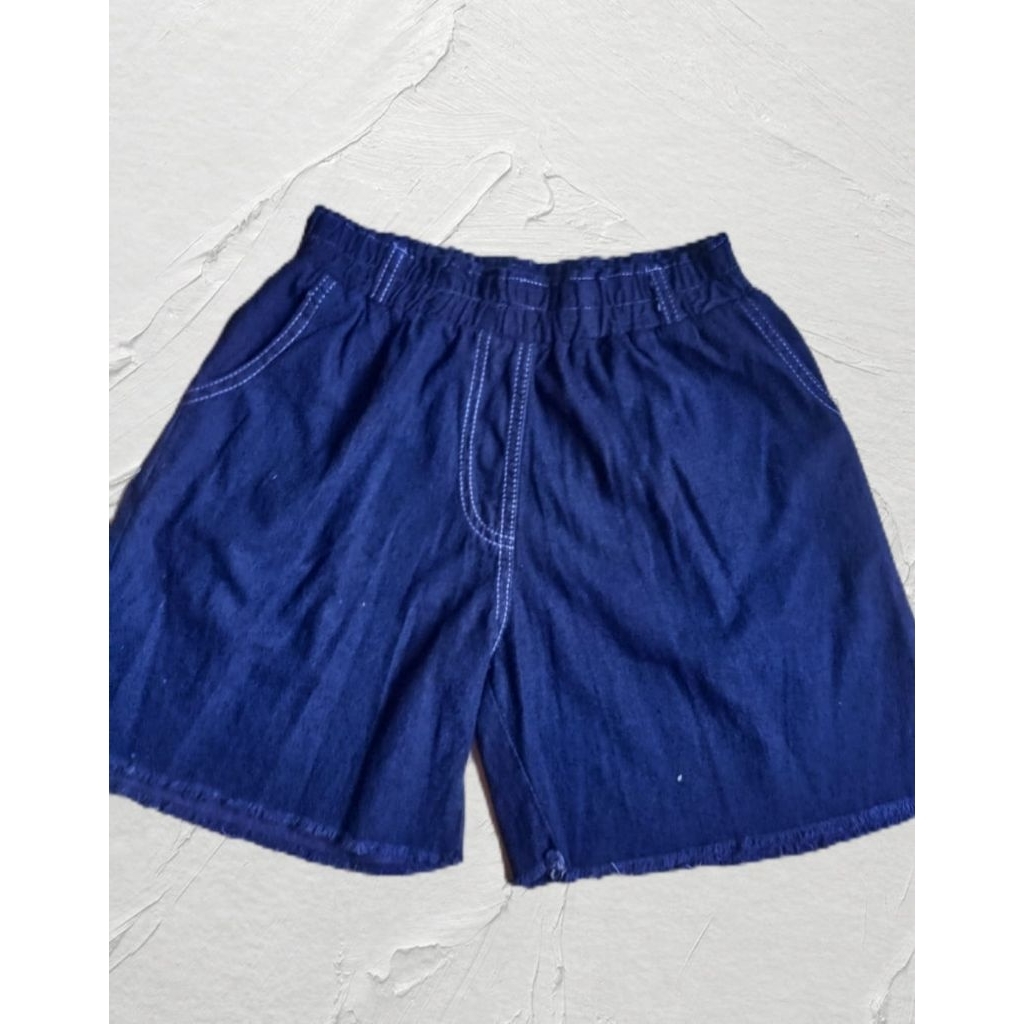 celana pendek.hotpen.jins.outfit/wanita.terbaru