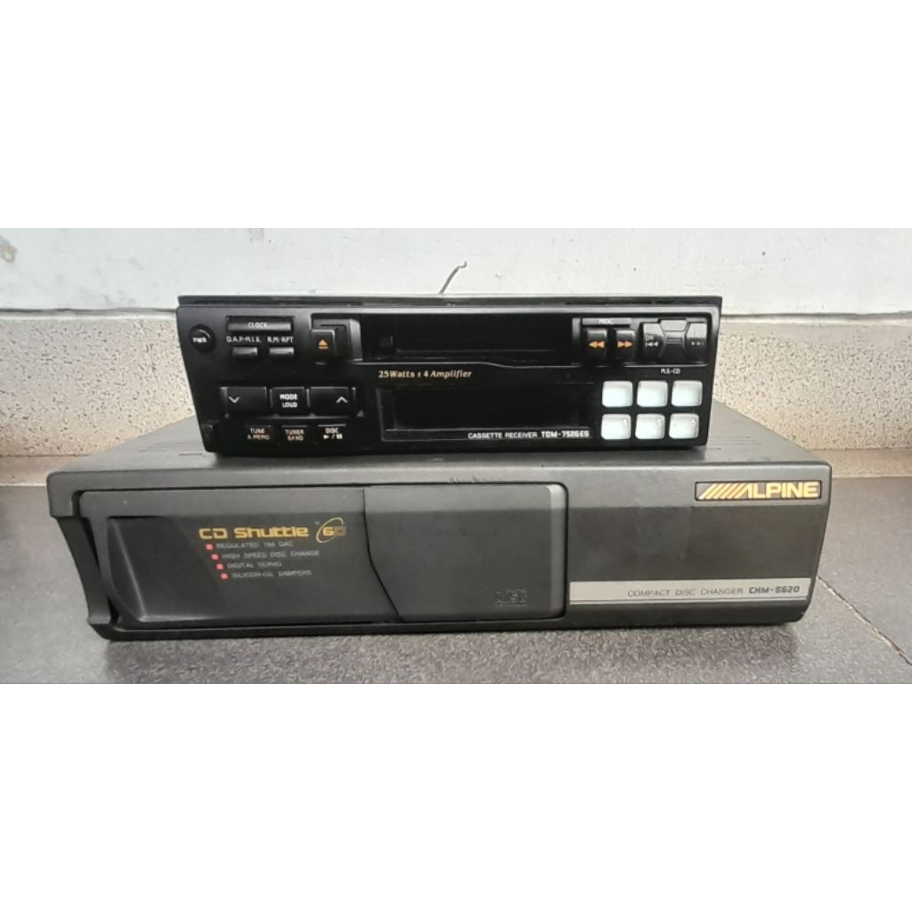 Alpine TDM-7526ED + CD Changer Oem New Corolla