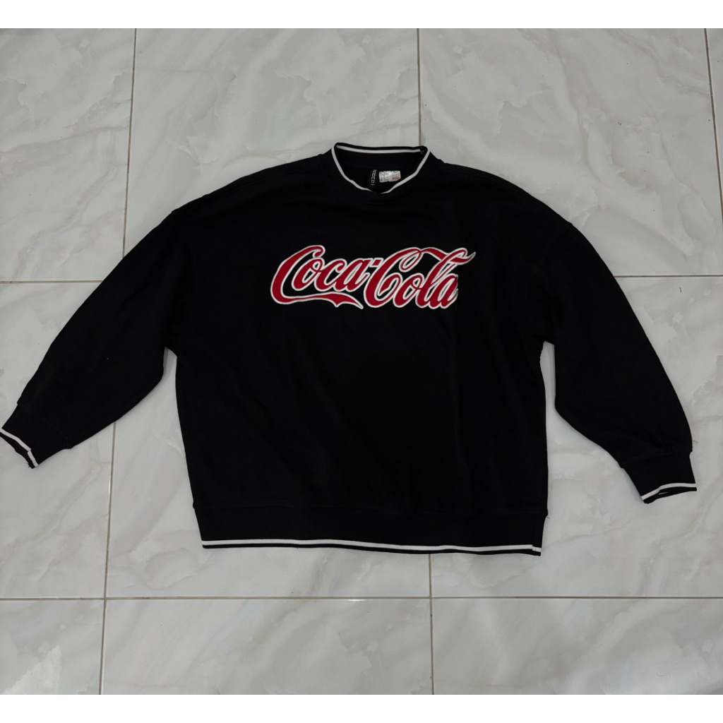 sweater hnm x coca cola