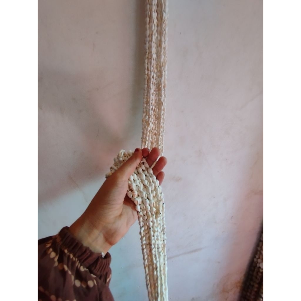 Tirai Kerang Jenis Berasan full Putih 10 Untai