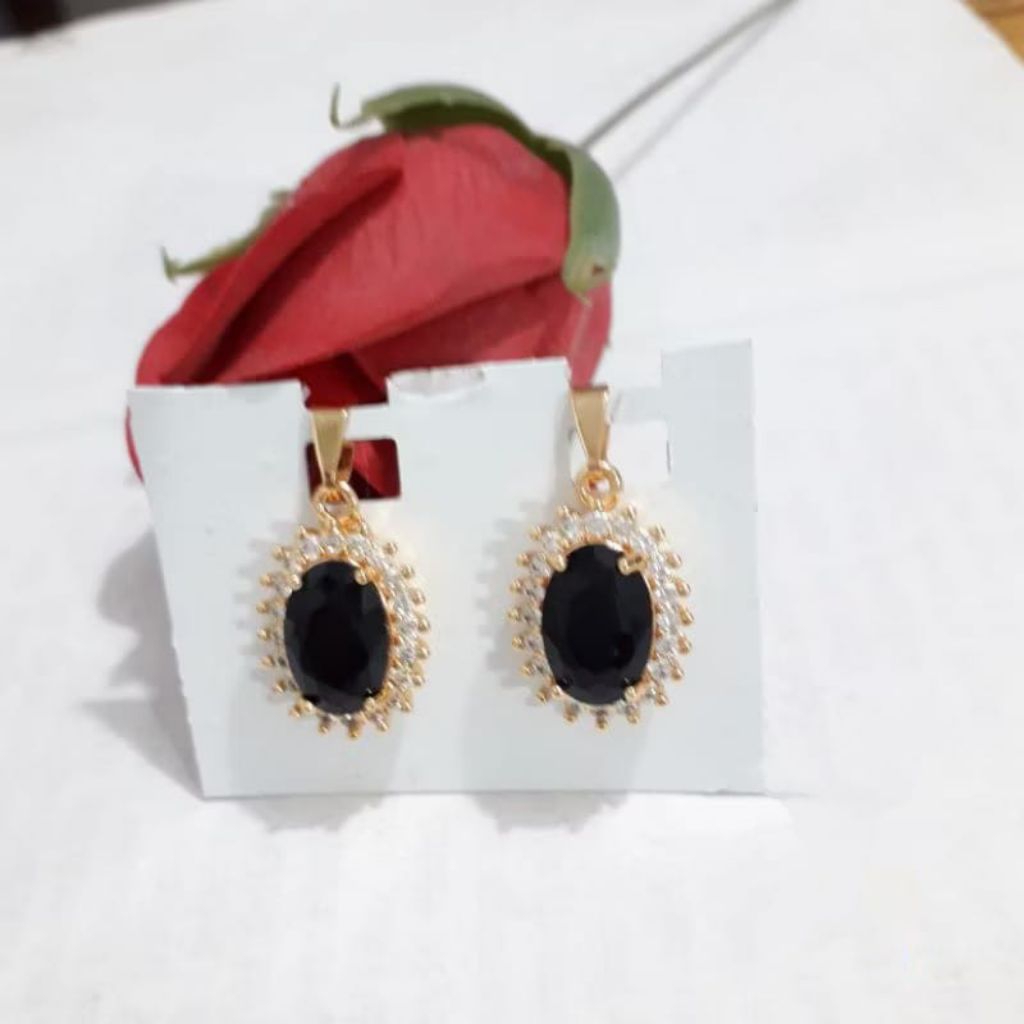 Liontin Permata Batu Hitam Menawan Aksesoris Wanita