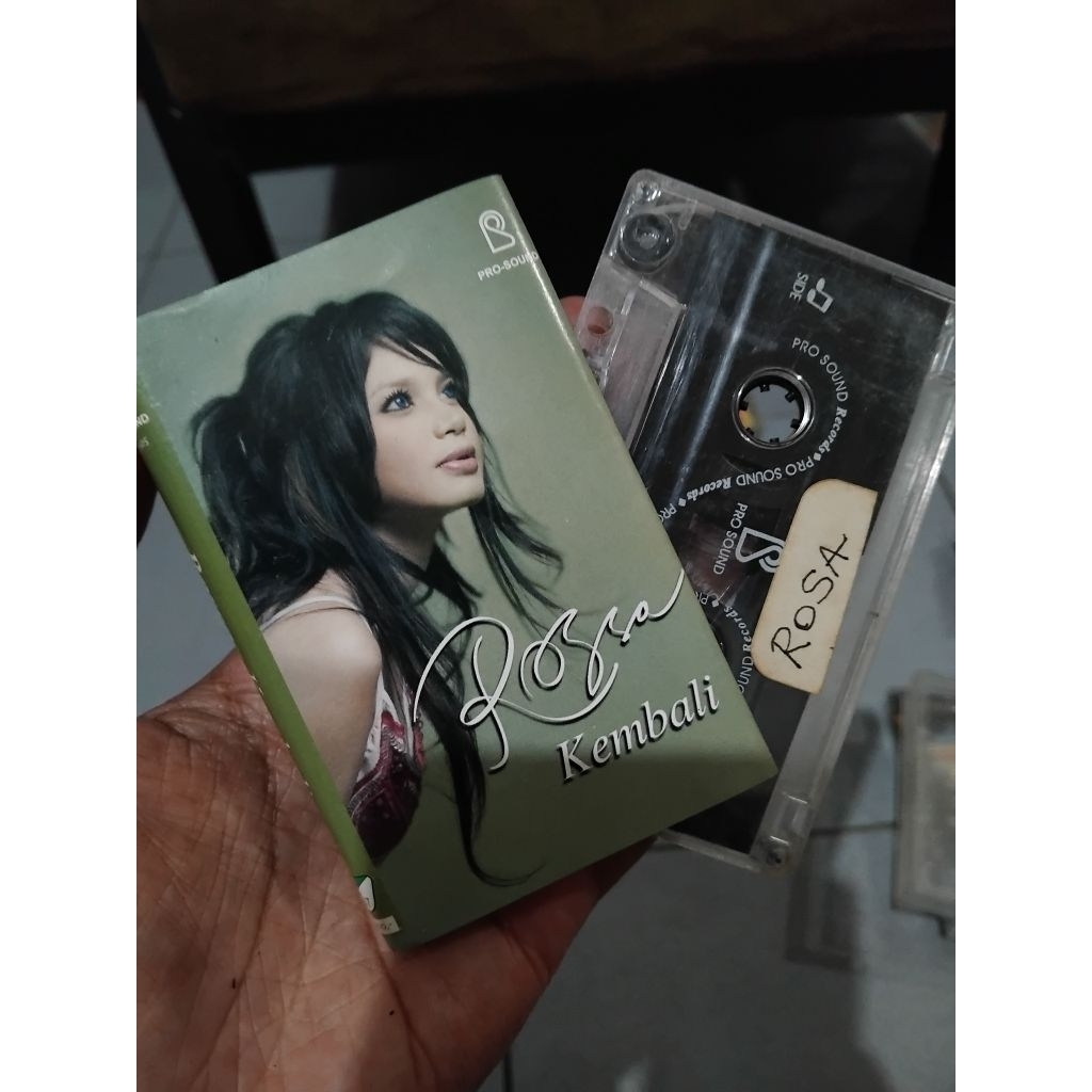 Kaset Pita Penyanyi Rossa Album Kembali