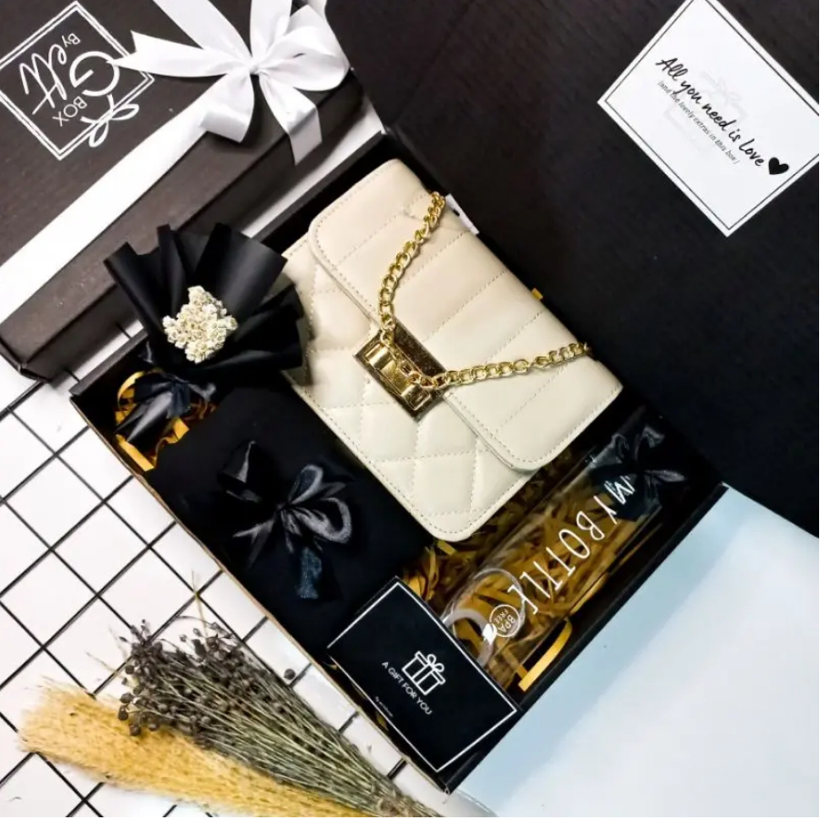 kado ultah ,pacar, teman, istri dll